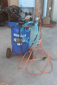 lot 13 image: KOBALT 30 GALLON TWO STAGE PORTABLE ELECTRIC 175PSI VERTICAL AIR COMPRESSOR