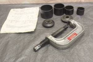lot 19 image: OTC C FRAME #7248 WITH  TOOL SET # 7249