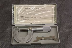 lot 121 image: NSK 0-1 JAPAN MICROMETER WITH CERTIFICATION OF CALIBRATION AND CASE 204-601