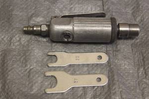 lot 123 image: PNEUMATIC AIR DIE GRINDER