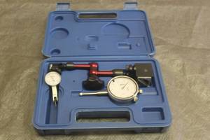 lot 124 image: TURLEN DIAL INDICATOR TEST INDICATOR MINI MAGNETIC BASE FINE ADJUSTMENT SET IN CASE