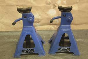 lot 138 image: POWER TORQUE 2 TON JACK STANDS 4000LB MAX PT34117