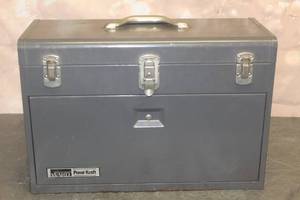 lot 167 image: VINTAGE 1966-68 MONTGOMERY POWR KRAFT MACHINIST  TOOL BOX WITH KEY