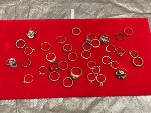 lot 89 image: GENEROUS AMOUNT OF ASSORTED RINGS 30 PLUS PCS