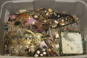 lot 219 image: GENEROUS AMOUNT OF ASSORTED FASHION JEWELRY SEE PICS TOTE NOT INCLUDED