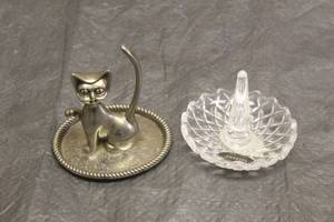 lot 220 image: 2 VINTAGE RING HOLDERS CRYSTAL AND PEWTER