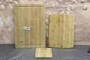 lot 227 image: 3 WOOD CUTTING BOARDS SIMPLY BAMBOO, GOODCOOK AND CHEESE MAKERS