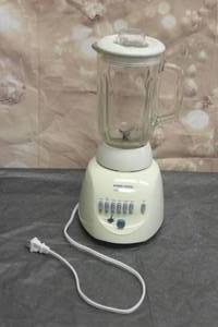 lot 233 image: BLACK AND DECKER CRUSH MASTER GLASS BLENDER