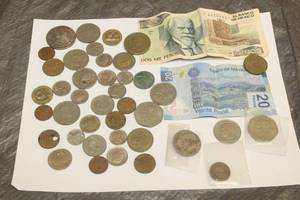 lot 241 image: LOT OF FOREIGN COINS PESOS CANADIAN PENNIES AND MORE