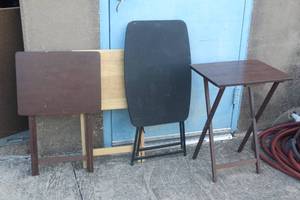 lot 256 image: 4 FOLDING TV TRAYSTABLES