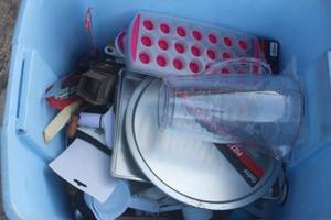 lot 270 image: GENEROUS AMOUNT OF KITCHEN UTENSILS AND MORE SEE PICS TOTE INCLUDED
