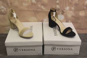lot 272 image: 2 NEW IN ORIGINAL BOX VERSONA HEELS SIZE 9