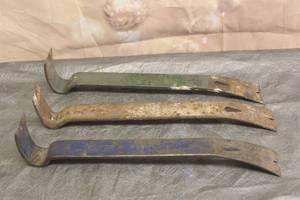 lot 274 image: 3 PRY BARS 14.5 LONG  TRUE, CRAFTSMAN AND VAUGHAN