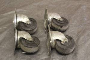 lot 278 image: SET OF 3 CASTERS