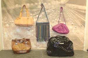 lot 280 image: LOT OF 5 ASSORTED DEIGN PURSES SEE PICS