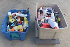 lot 289 image: GENEROUS AMOUNT OF HOUSEHOLD CLEANING SUPPLIES TOTE INCLUDED