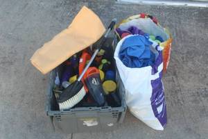lot 290 image: GENEROUS AMOUNT OF CAR DETAILING SUPPLIES CAR VACUUM TOTE INCLUDED