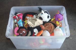 lot 291 image: GENEROUS AMOUNT OF DOG TOYS TOTE INCLUDED