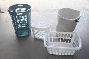 lot 296 image: LOT OF 4 LAUNDRY BASKETS