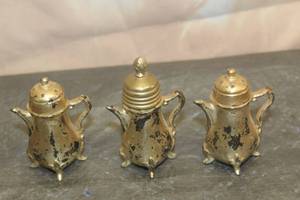 lot 31 image: VINTAGE 3PC NU-TREND BY CORY , SALT & PEPPER SHAKE AND LIGHTER SET , 3