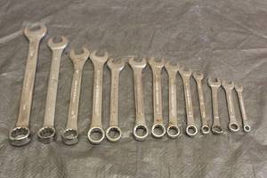 lot 45 image: TOTAL OF 13 ASSORTED SIZE BRAND COMBINATION WRENCHES  SEE PICS