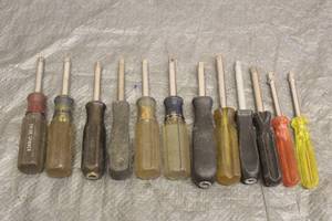 lot 49 image: TOTAL OF 12 SOCKET NUT DRIVERS EXTENSION DRIVERS