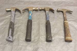 lot 51 image: TOTAL OF 4 CLAW HAMMERS , 13