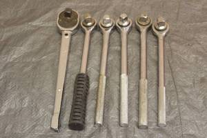 lot 56 image: TOTAL OF 6 DRIVE RATCHETS 8 12 -11  SEE PICS