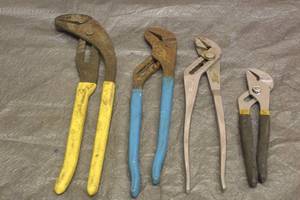 lot 60 image: TOTAL OF 4 ASSORTED BRANDSIZE ADJUSTABLE KLAW PUMP PLIERS