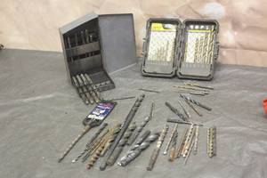 lot 61 image: LOT OF ASSORTED BRAND SIZE DRILL BITS