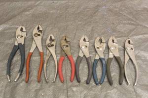 lot 65 image: TOTAL OF 8 SLIP JOINT PLIERS