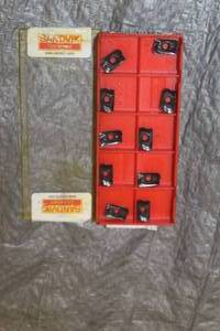 lot 71 image: SANDVIK SVK53398 CARBIDE MILLING INSERTS