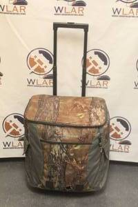 lot 24 image: BLACK SIERRA 48 CAN INSULATED WHEELED COOLER