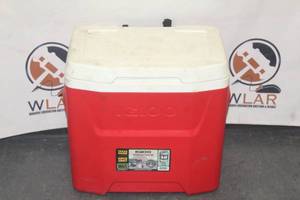 lot 25 image: IGLOO 38 CAN WHEELED COOLER