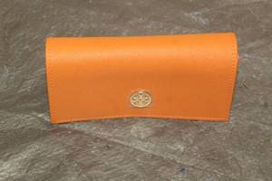 lot 81 image: TORY BURCH LARGE ORANGE EYEWEAR CASE