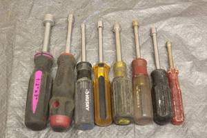 lot 87 image: TOTAL OF 8 ASSORTED BRANDSIZE NUT DRIVERS