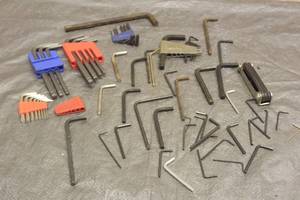 lot 89 image: GENEROUS AMOUNT ASSORTED SIZE HEX KEYS