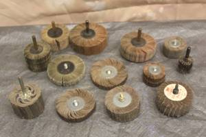 lot 90 image: 13 ASSORTED BRAND SIZE MOUNTED FLAP WHEELS SEE PICS