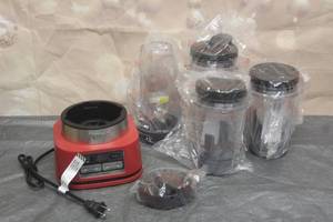 lot 94 image: NEW RED  NINJA TORQUE  FOODI SMOOTHIE SS101QRD WITH ACCESSORIES  SEE PICS