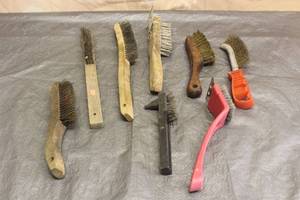lot 107 image: 8 ASSORTED WIRE BRUSHES