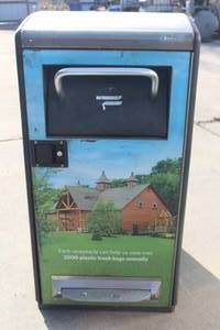 lot 129 image: BIG BELLY SMART SOLAR POWERED WATERRECYCLING SYSTEM VERY HEAVY BRING HELP TO LOAD