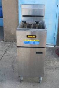 lot 132 image: ANETS STAINLESS STEEL GAS (NG) FRYER WITH BASKETS SLG40