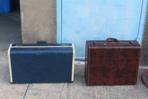 lot 142 image: 2 VINTAGE SAMSONITE SUITCASES