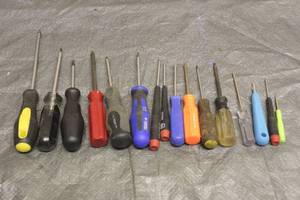 lot 155 image: 16 ASSORTED TORX DRIVERS