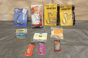 lot 164 image: LOT OF ASSORTED HOOKS UTILITY HOOKS AND PICTURE HANGERS