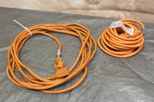 lot 179 image: 2 HEAVY DUTY 20FT INDOOROUTDOOR EXTENSION CORDS