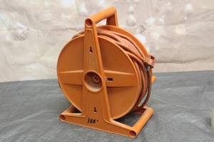 lot 180 image: 100FT  HEAVY DUTY INDOOROUTDOOR EXTENSION CORD WITH REEL