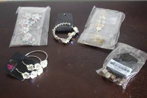 lot 194 image: 5PC NEW PAPARAZZI NECKLACE EARRING BRACLET SET