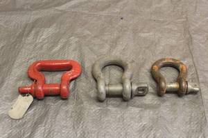 lot 6 image: TOTAL OF 3 WEB D-RING 3 14 T  SLING SHACKLES , CROSBY USA
