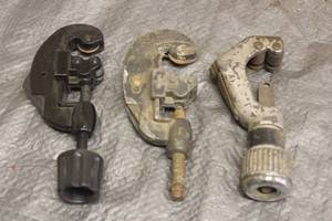 lot 7 image: TOTAL OF 3 ASSORTED BRAND PIPE CUTTERS